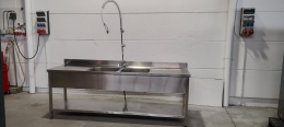 s/s sink with 2 tanks central 